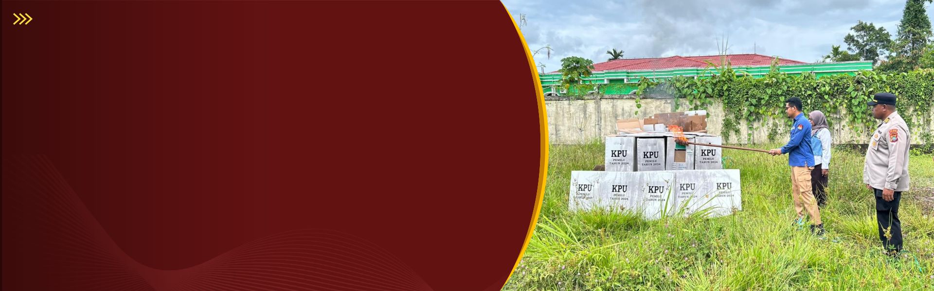 KPU Teluk Bintuni musnahkan kotak suara dan bilik suara eks Pemilu 2024